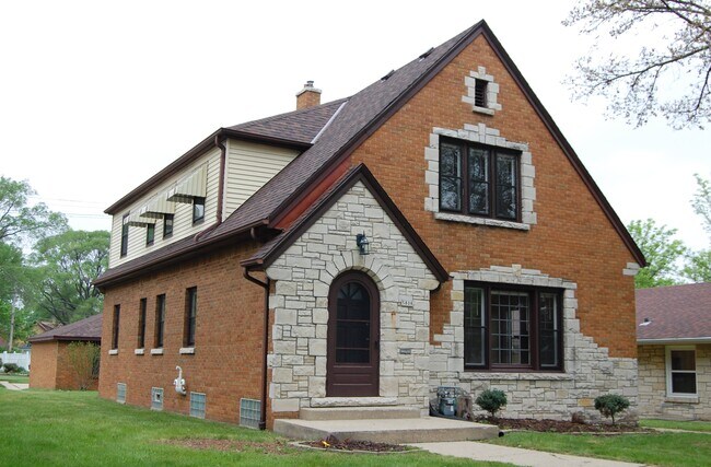 Building Photo - 5808 W Roosevelt Dr