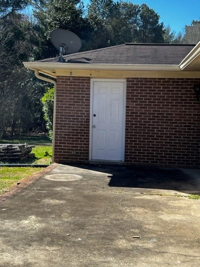 Building Photo - 157-159-159 Bentwood Cir
