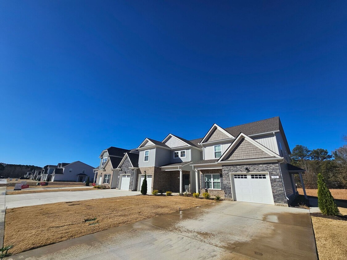 Primary Photo - RECENT BUILD TOWNHOME - LUXURY IN THE CENT...