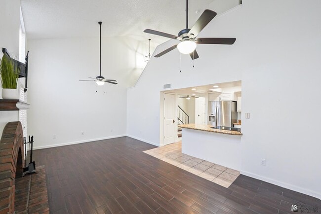 Building Photo - 2155 S 14th Ave