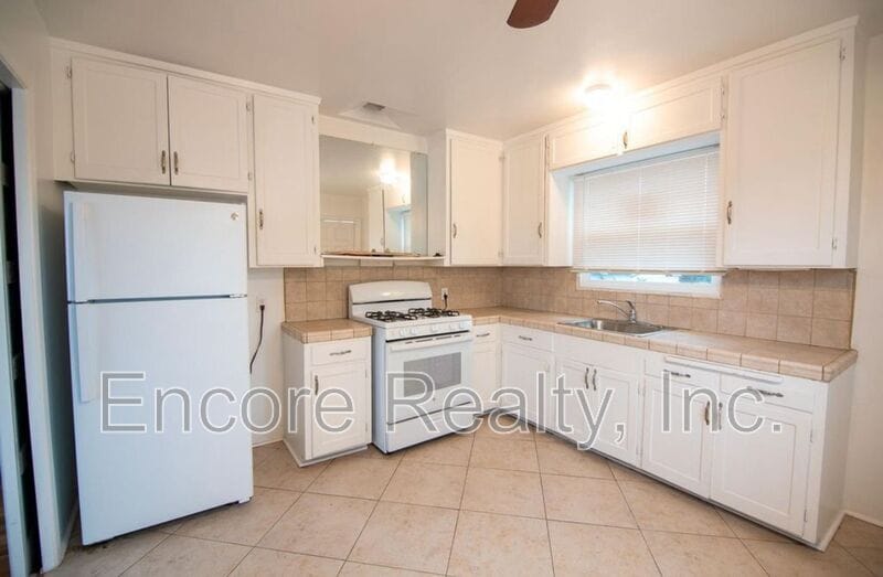 Primary Photo - 2168 Bacon St
