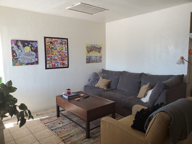 Living Space - 1727 E 9th St