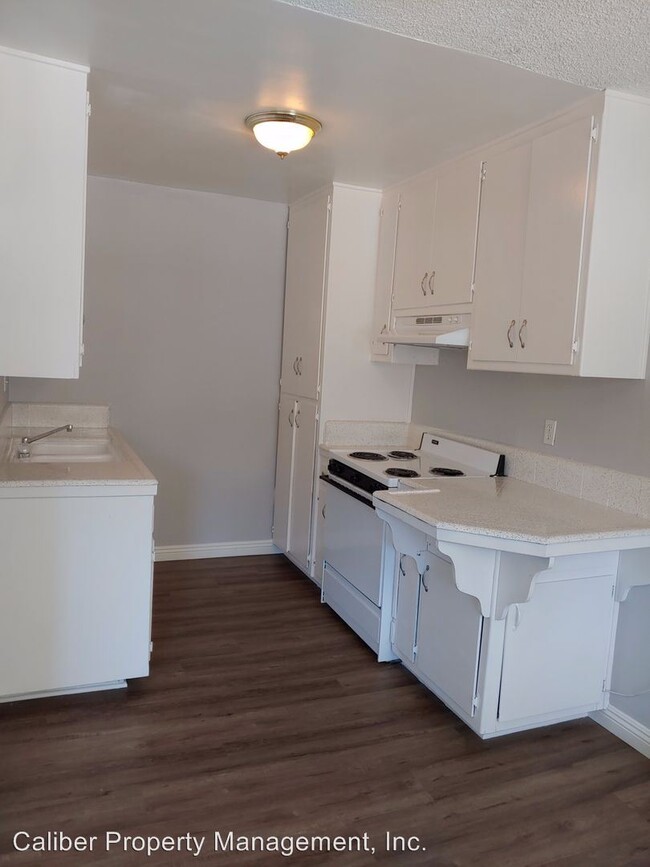 Building Photo - 5025 Olivewood Ave