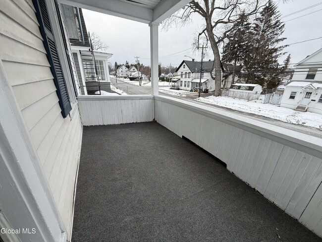 Foto del edificio - 172 Kingsboro Ave