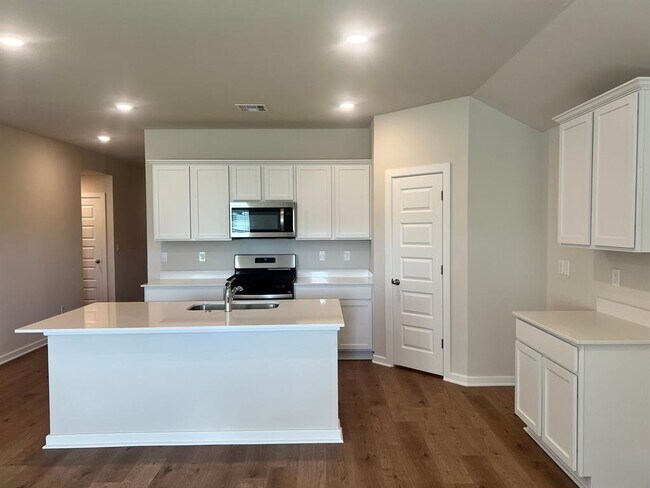 Building Photo - 2925 Firefly Dr