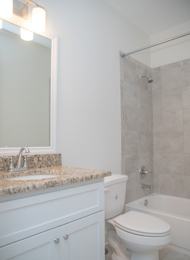 Building Photo - 2284 Lexington Parc Dr