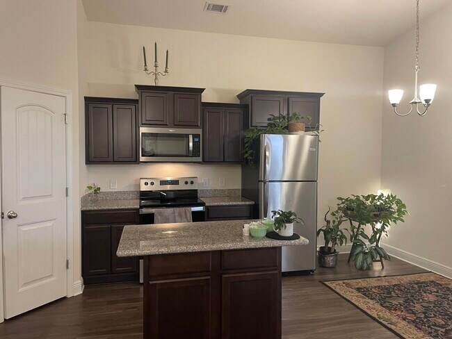 Foto del edificio - 6217 Redberry Dr