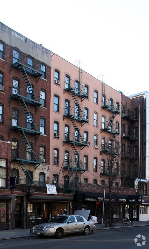 Primary Photo - 152 Allen St