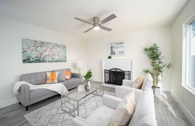 Building Photo - Freshly and Completely Renovated West Faci...