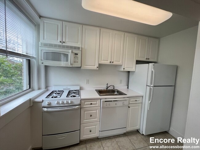 Building Photo - 14 Chauncy St