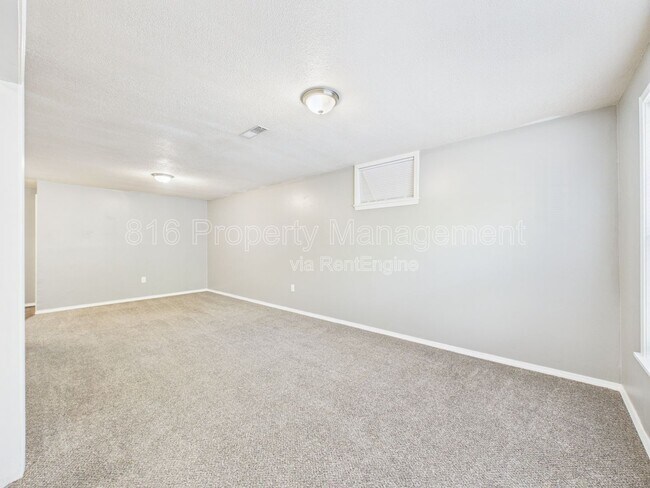 Foto del edificio - 7156 Woodson Rd