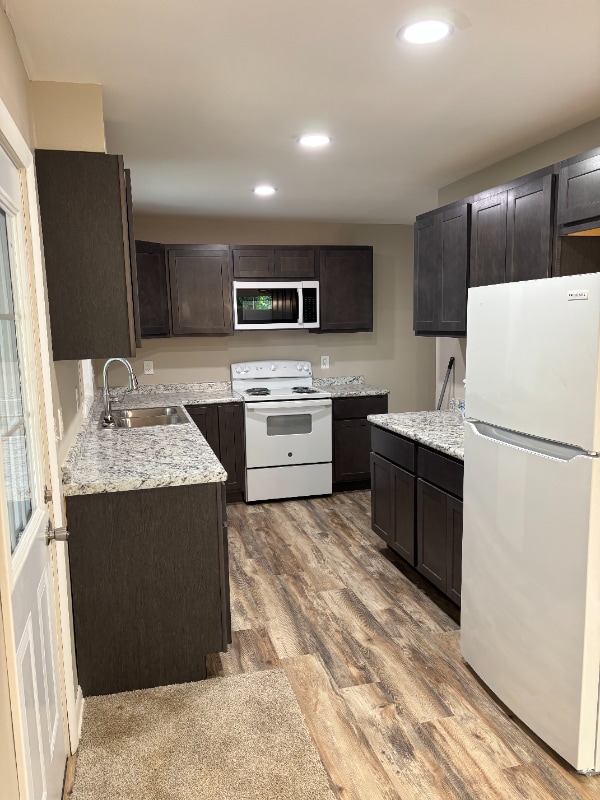Building Photo - 850 Rood Dr