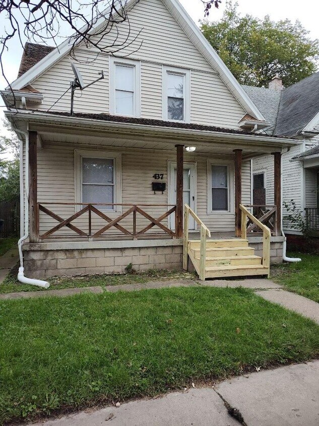 Primary Photo - 3 Bedroom House