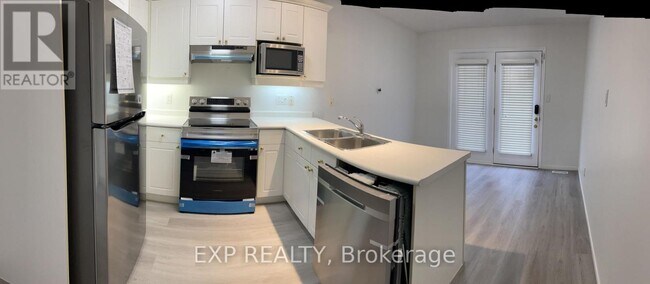 Photo du bâtiment - 145 N Centre Rd