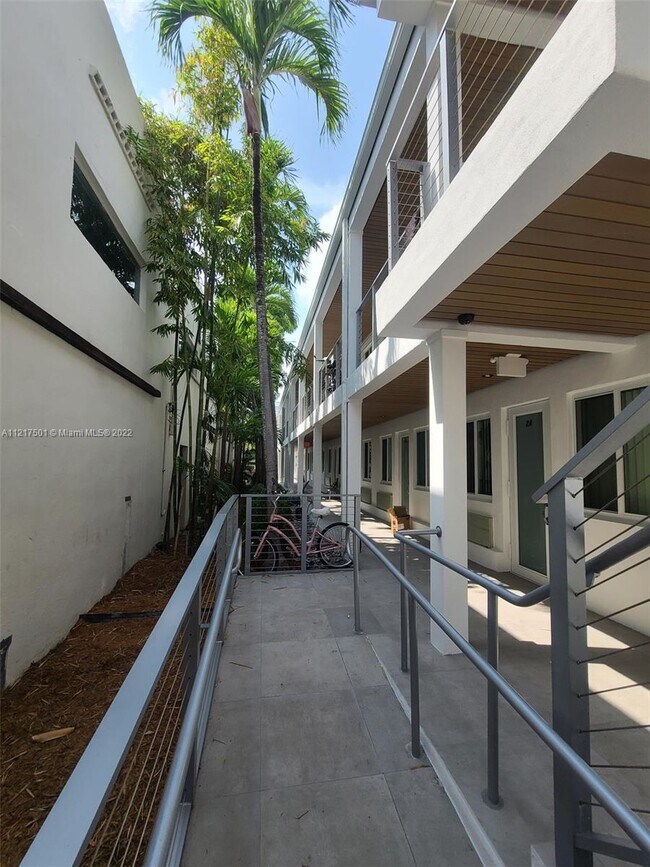 Foto del edificio - 220 Collins Ave