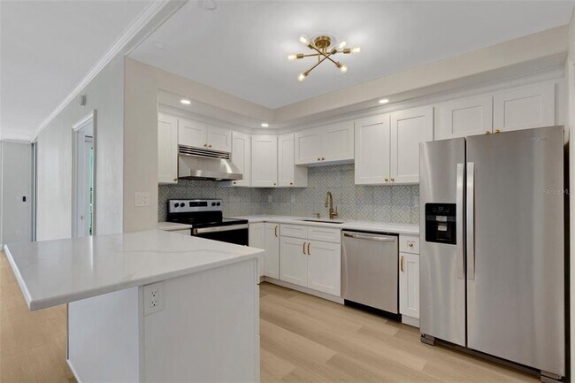 Building Photo - 100 Pierce St