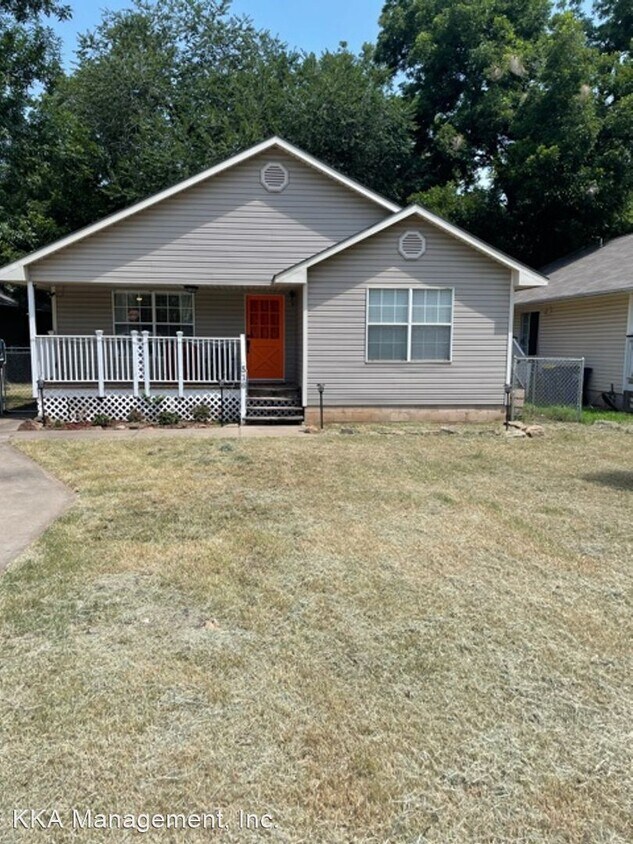 Primary Photo - 3 br, 2 bath House - 516 W 12th