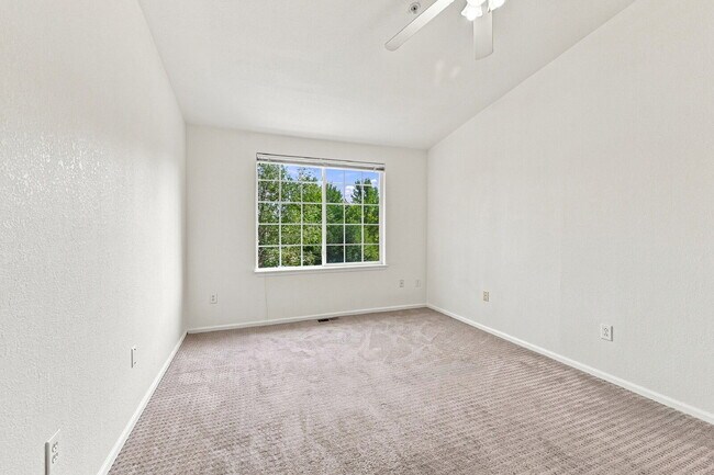 Foto del edificio - 9590 E Florida Ave