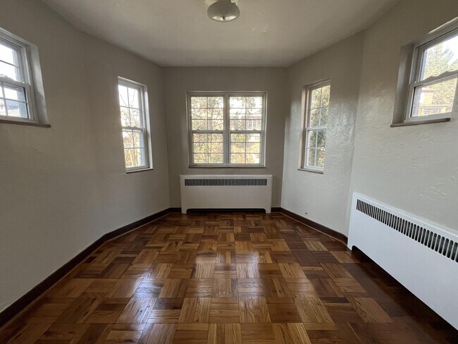 Foto del edificio - 304.5 Lenox Ave