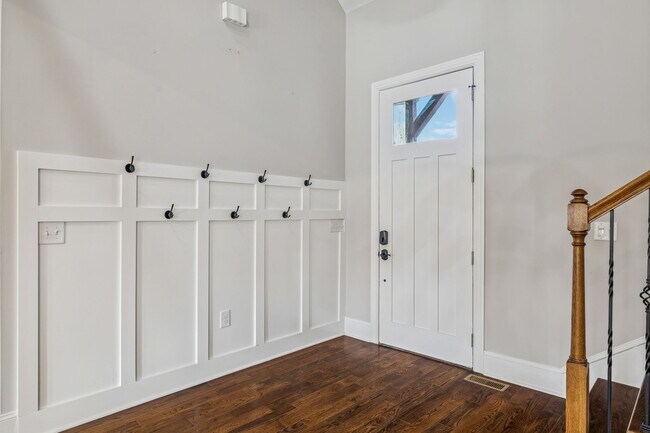 Foto del edificio - 594 Lake Haven Dr