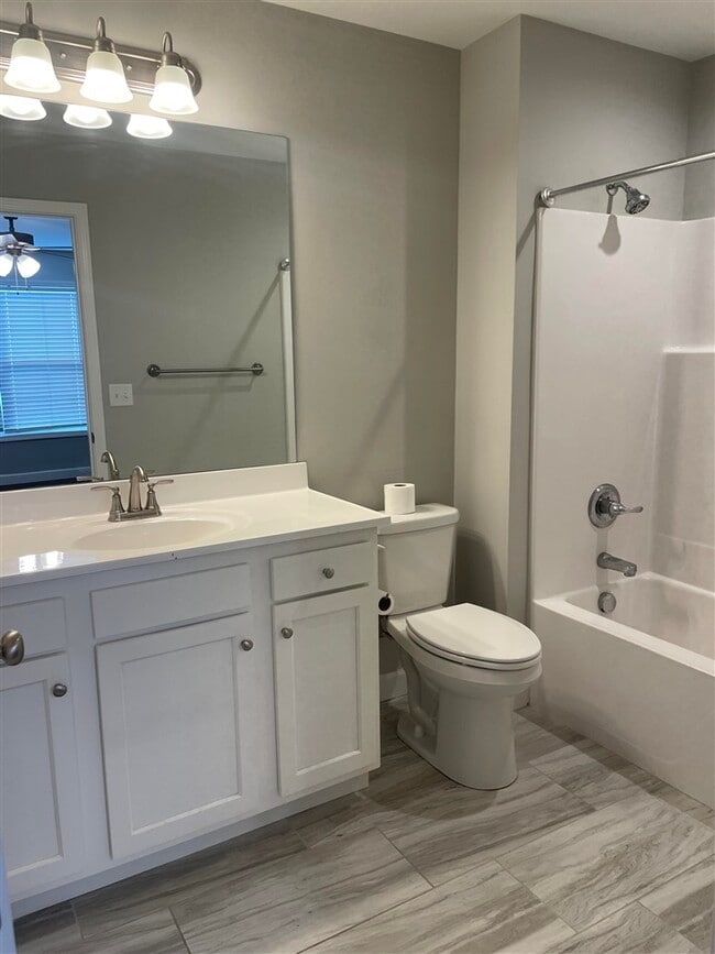 Building Photo - 515 Hilton Way