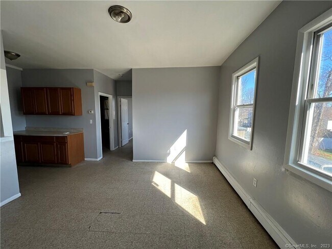 Building Photo - 708 Hallett St
