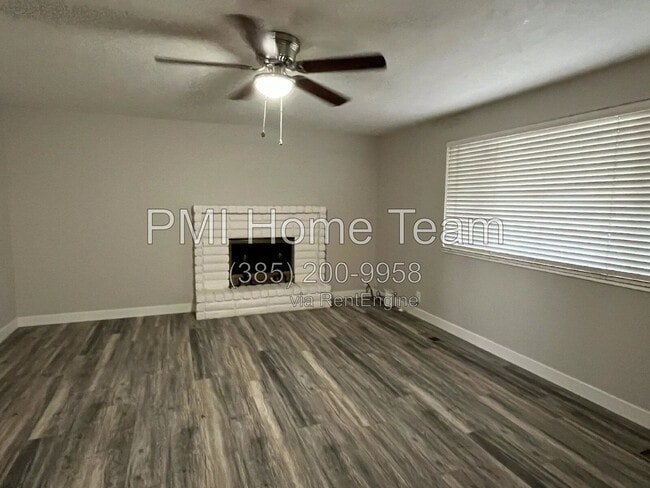 Foto del edificio - 215 Cobblecreek Rd