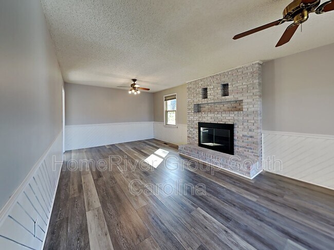 Building Photo - 209 Briarcliffe W