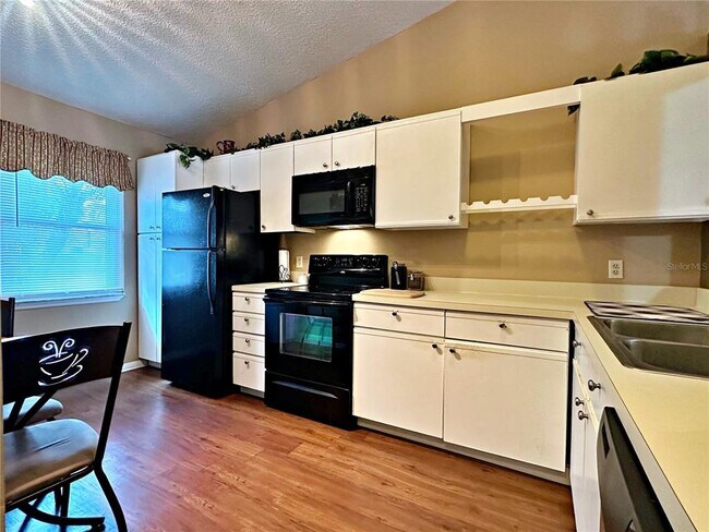 Foto del edificio - 225 Arbor Cir