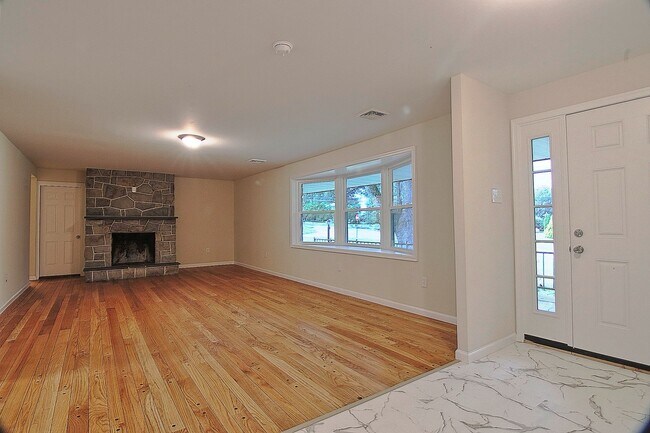 Foto del edificio - 1490 Chestnut Hill Rd