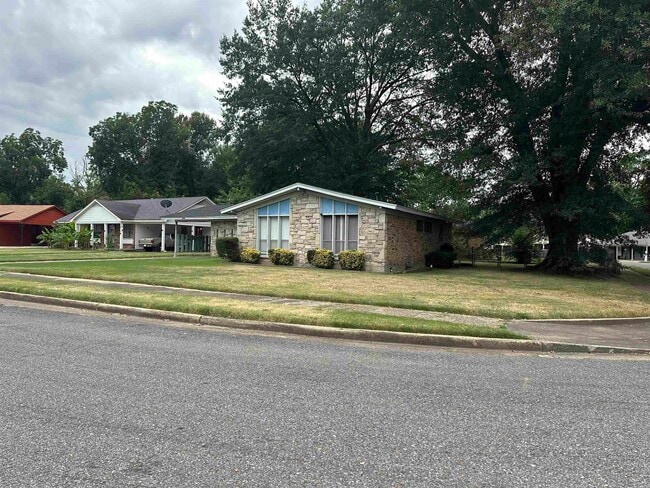 Building Photo - 2869 Knightway Cove