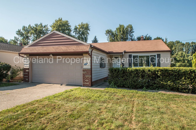 Building Photo - 4859 Fairlawn Rd