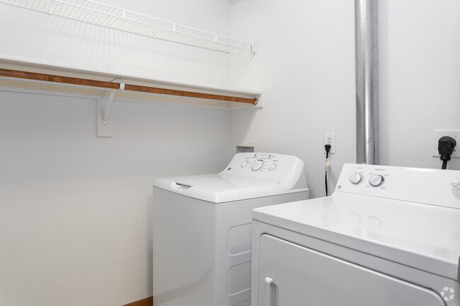 1BR, 1BA - 792 SF - Rosewood Place Senior Apartments
