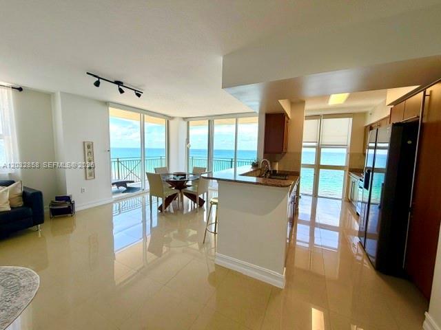 Foto del edificio - 2080 S Ocean Dr