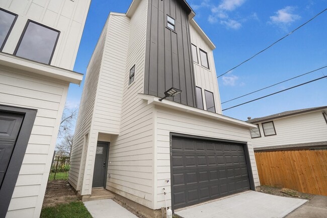 Foto del edificio - 2419 Rosewood St