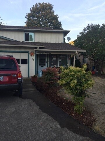 Foto del edificio - Spacious townhome