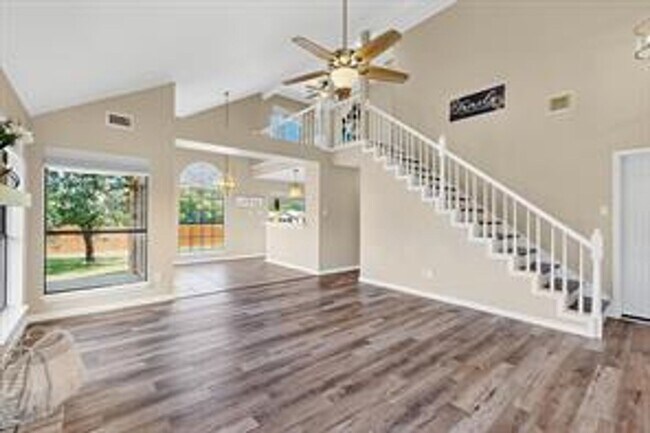 Building Photo - Beautifully Updated Home on Spacious Corne...