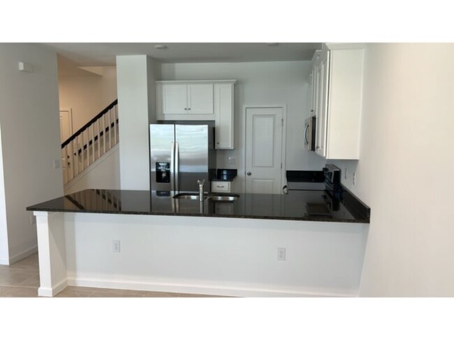 Foto del edificio - Brand New 3 bed 2.5 bath Townhome