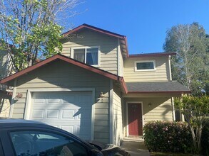 Building Photo - 563 Morgan Dr