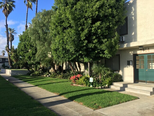 Foto del edificio - 3714 Hughes Ave