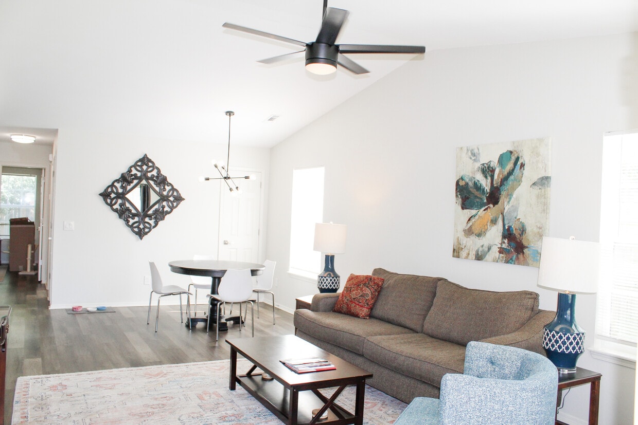 Foto principal - 436 E Evergreen Ln