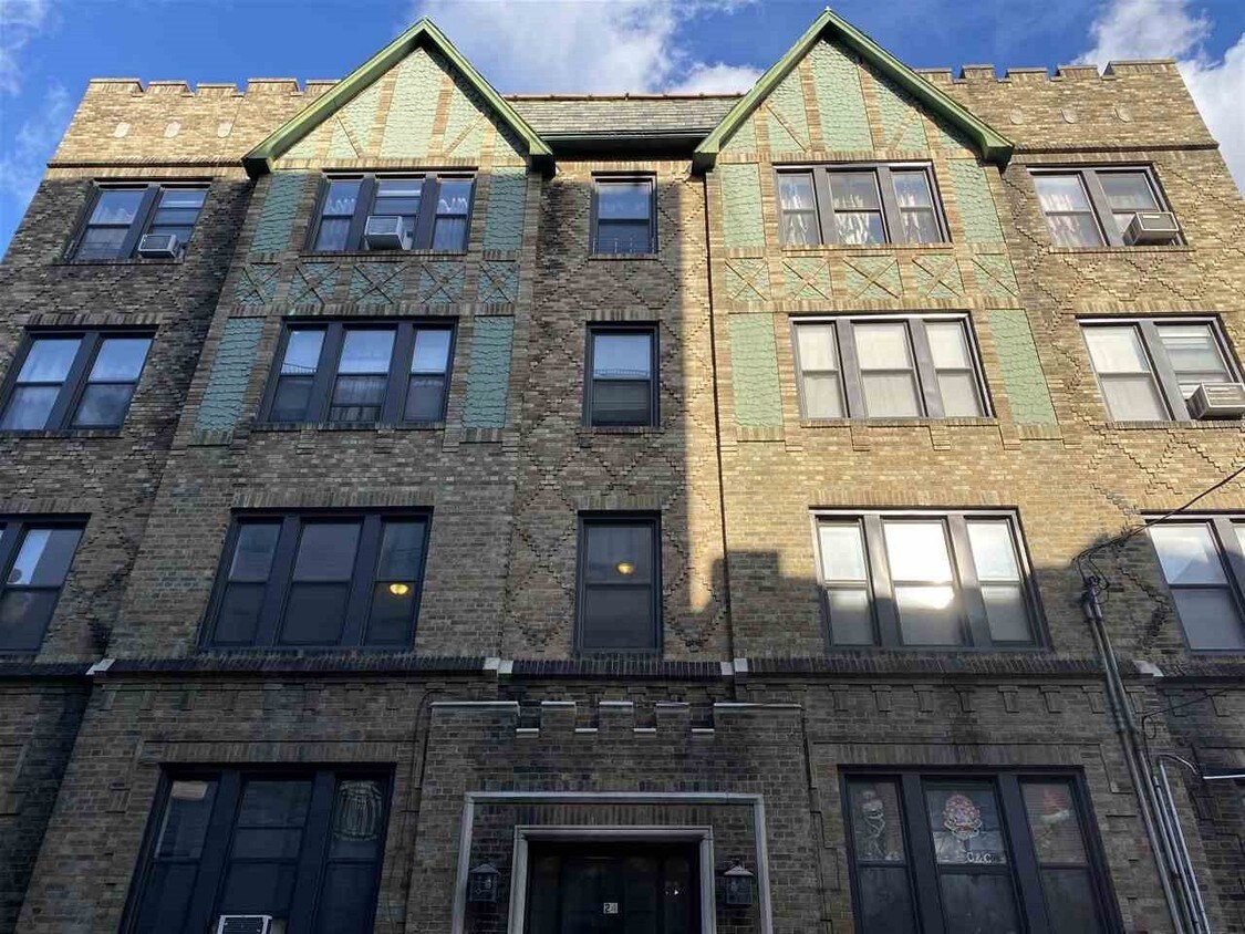 Primary Photo - 55 Corbin Ave
