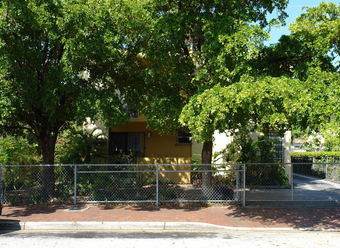 Building Photo - 534 SW 13th Ave