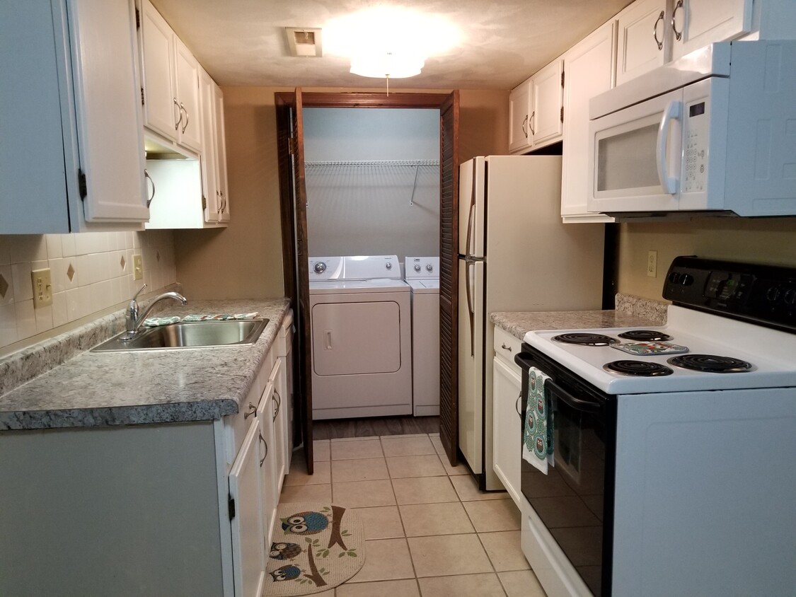 Primary Photo - 525 W H St