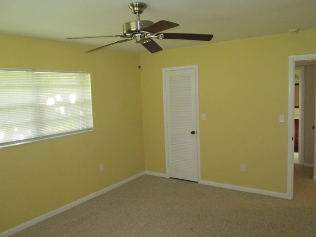 Building Photo - 9105 SW 137th Ter