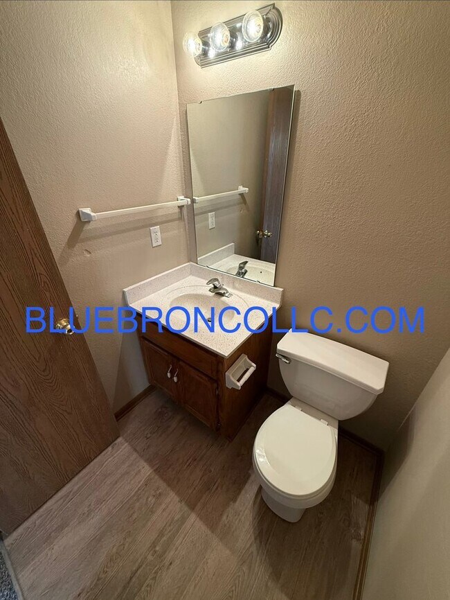 Foto del edificio - Newly remodeled 3 bedroom townhome for a great price!
