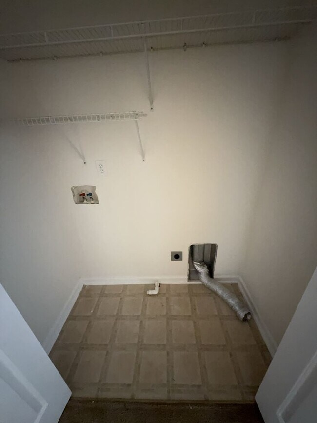 Building Photo - 525 S Maney Ct