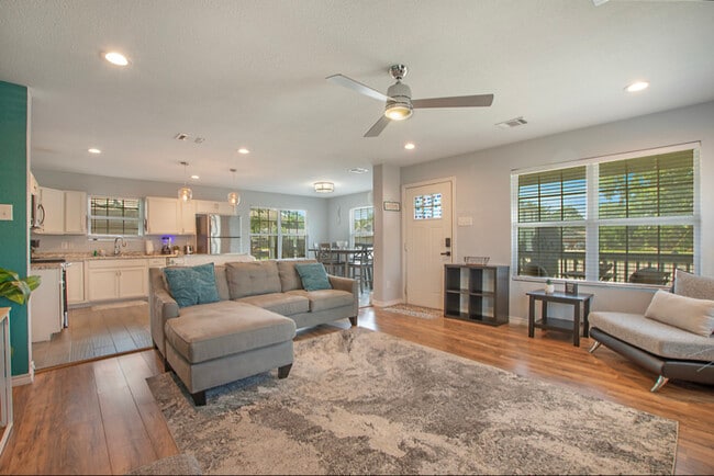 Foto del edificio - 958 E Allen Ave