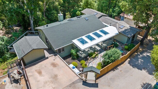 Foto del edificio - 475 Riverview Dr