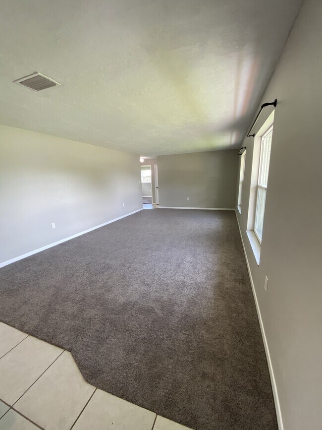 Foto del edificio - 2170 Emerald Ct